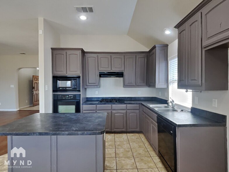Building Photo - 10224 Ash Creek Ln