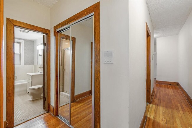 Building Photo - 1000 Hudson St