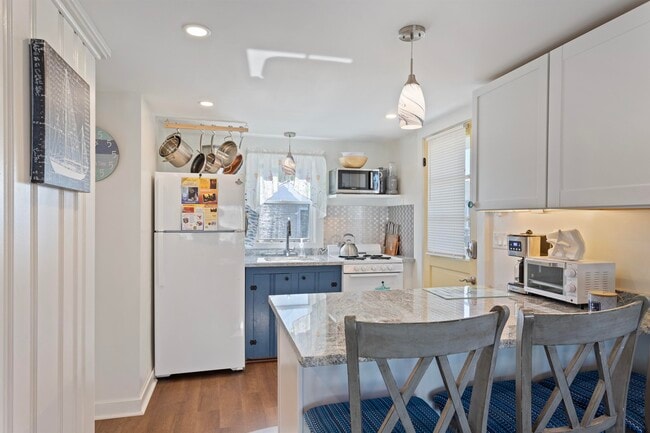 Building Photo - 23 Diane Ln