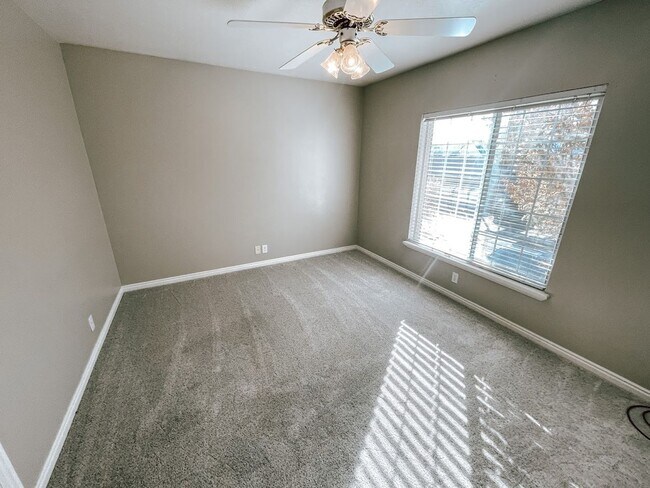Building Photo - 56 N Garden Park Dr
