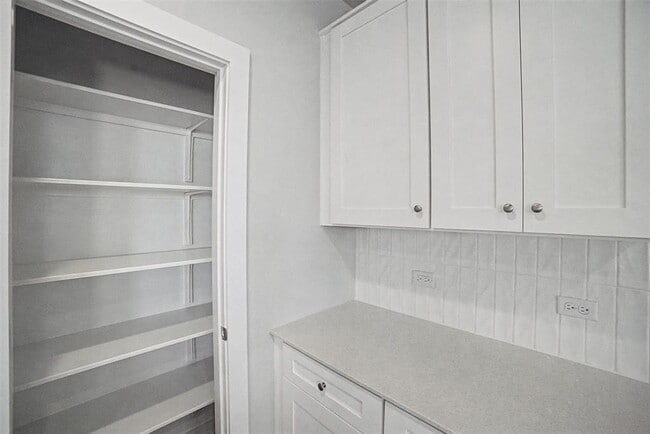 Building Photo - 17502 El Hidalgo Dr