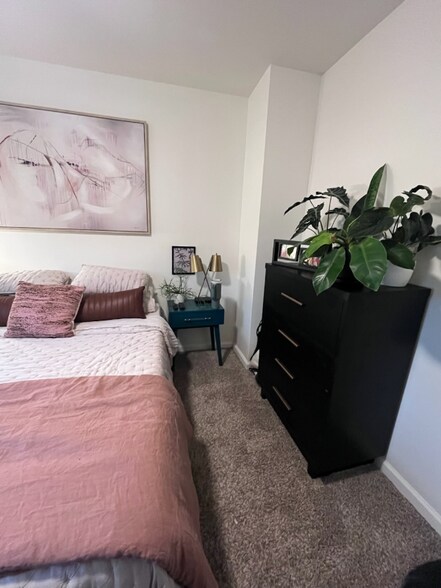 Building Photo - 1200 E 37th St