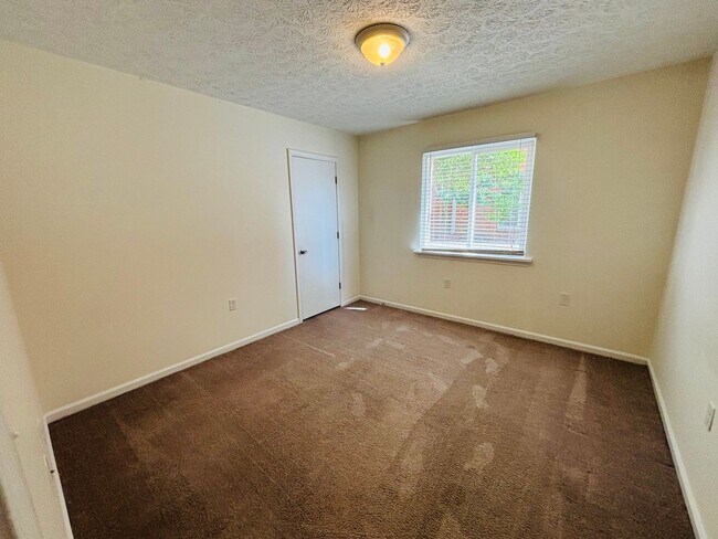 Building Photo - 1011 Grove Ave