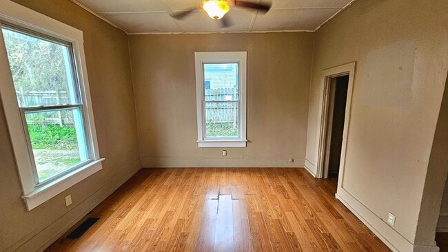 Building Photo - 490 Grand St