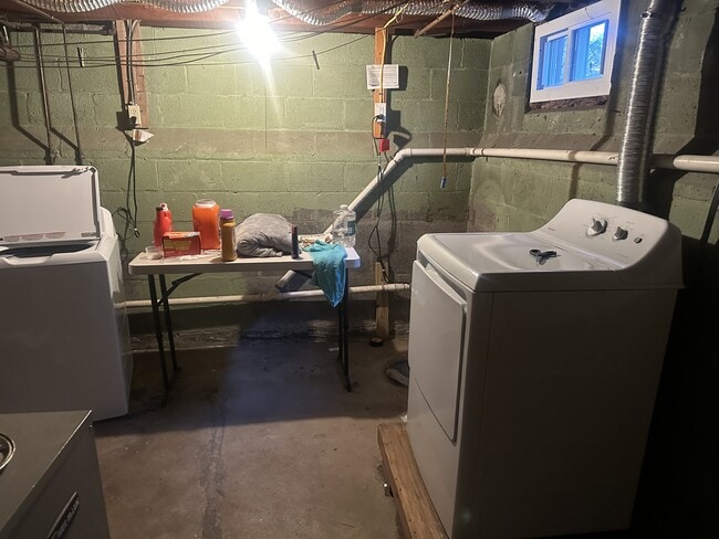 Building Photo - 125 Stimson Rd