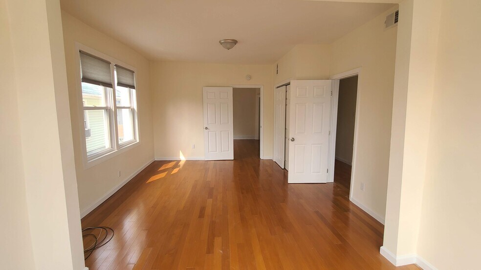 Building Photo - 210 73rd St