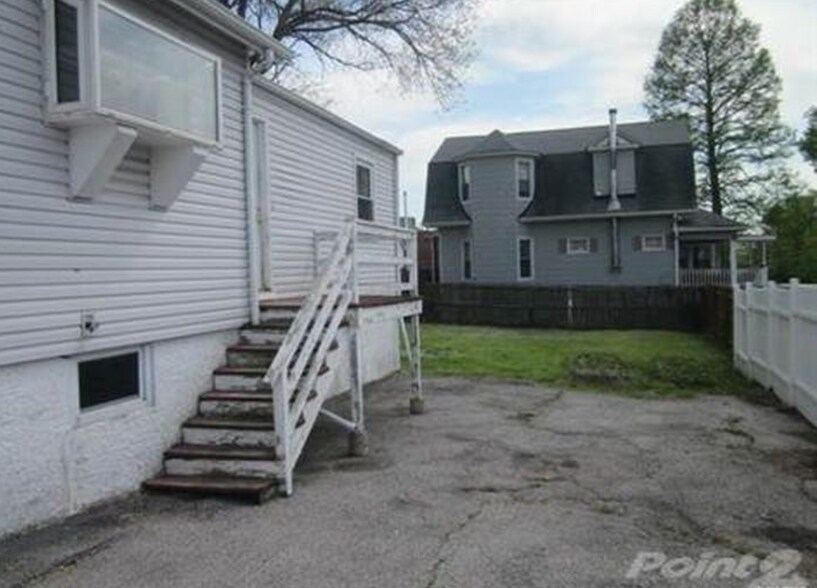 Building Photo - 3620 Cleves Ave