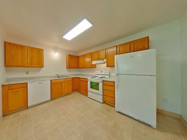 Building Photo - 2 bedroom 1 bathroom apartment in the heart of town!