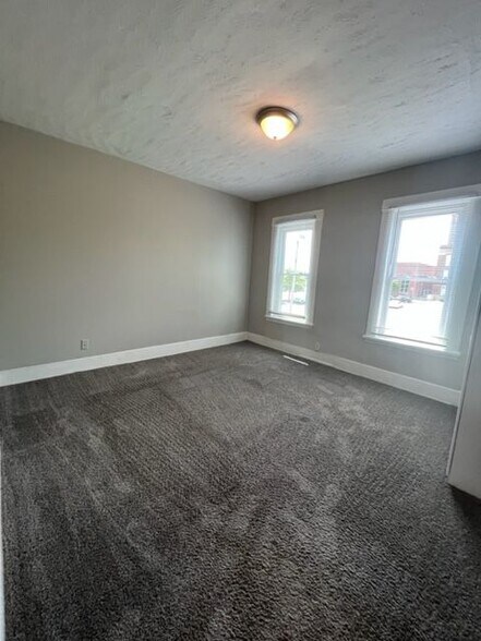 Building Photo - 622 Stewart Ave