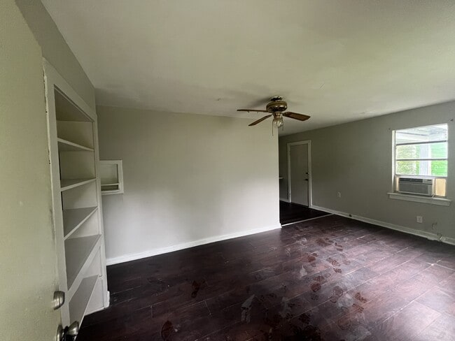 Building Photo - 1107 S Rd