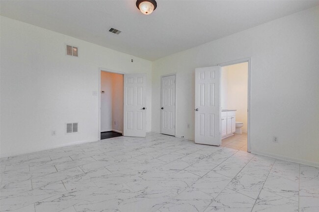 Building Photo - 7434 Jacobs Well Dr