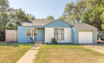 Building Photo - 3 bed 2 bath 1 car garage. 2 living rooms!