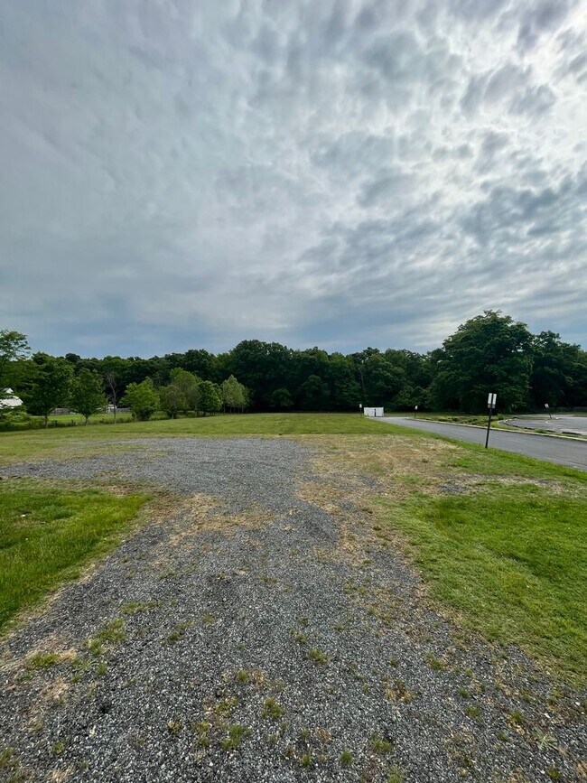 Building Photo - Welcome to 1826 Otts Chapel Road!