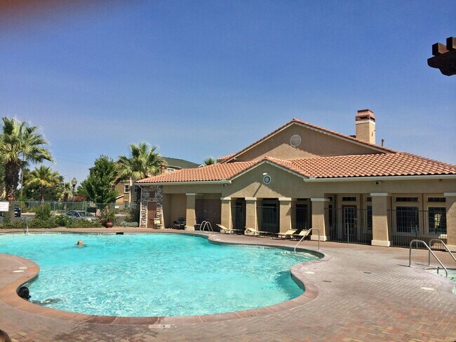 Building Photo - 2 Bedroom, 2 Bath Unit in the Bridgefield Condominiums Community, in Antelope.