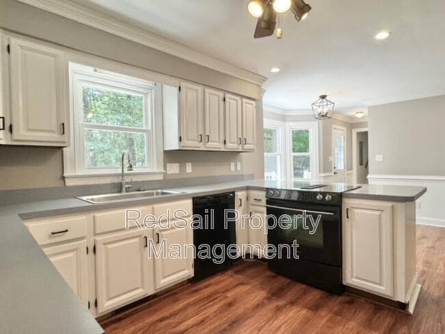 Building Photo - 114 Barclay Crescent