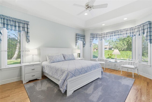 Building Photo - 12012 SE Laurel Ln