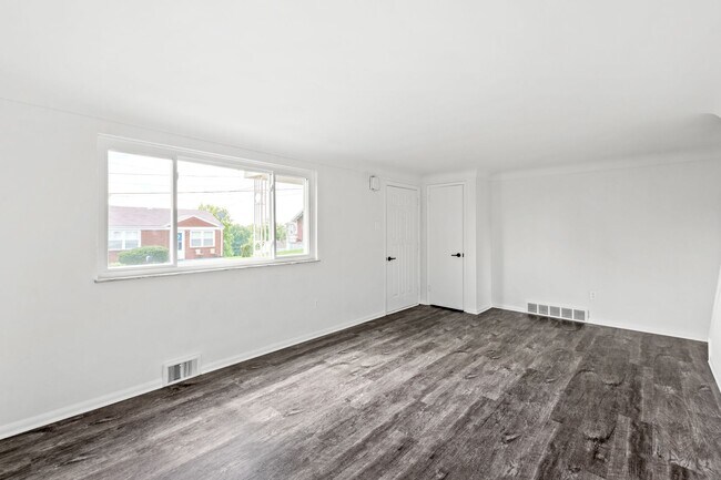 Building Photo - READY FOR MOVE IN!! Don't miss this UPDATED 3-bedroom in Braddock Hills!