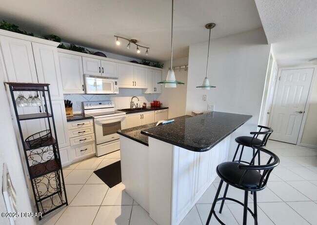 Building Photo - 2828 N Atlantic Ave