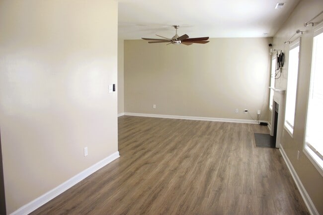Building Photo - 2143 Stafford Dr