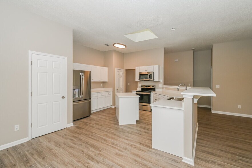 Building Photo - 10324 Deep Creek Cove