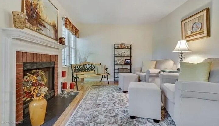 Building Photo - 8 Harrow Ln