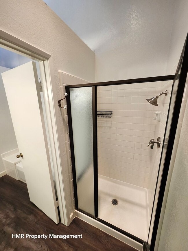 Building Photo - Beautiful 3-Bed, 3-Bath Condo in Prime Cla...