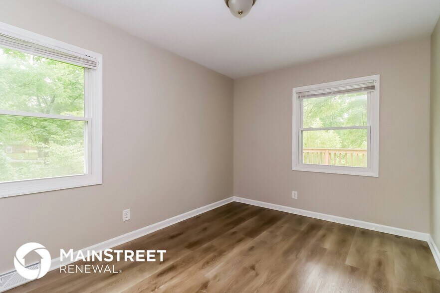 Building Photo - 209 W 14th St