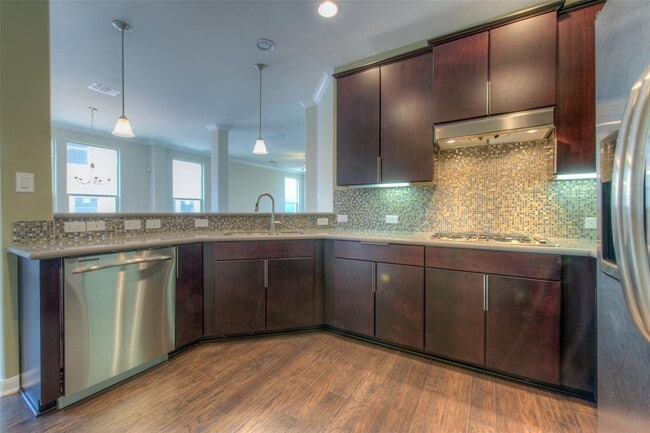 Building Photo - 405 S Meadowlark St