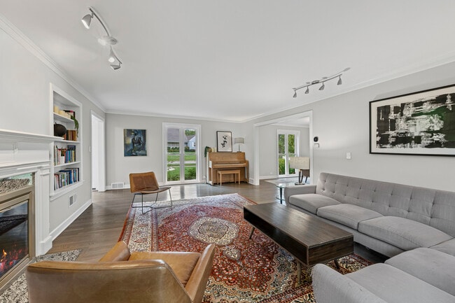 Building Photo - 930 Harvard Ct