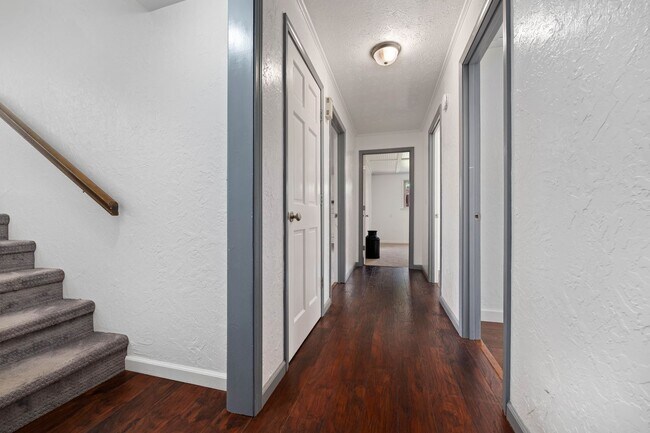 Building Photo - JC Rental Available. Prime location