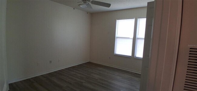 Building Photo - 4045 Crockers Lake Blvd