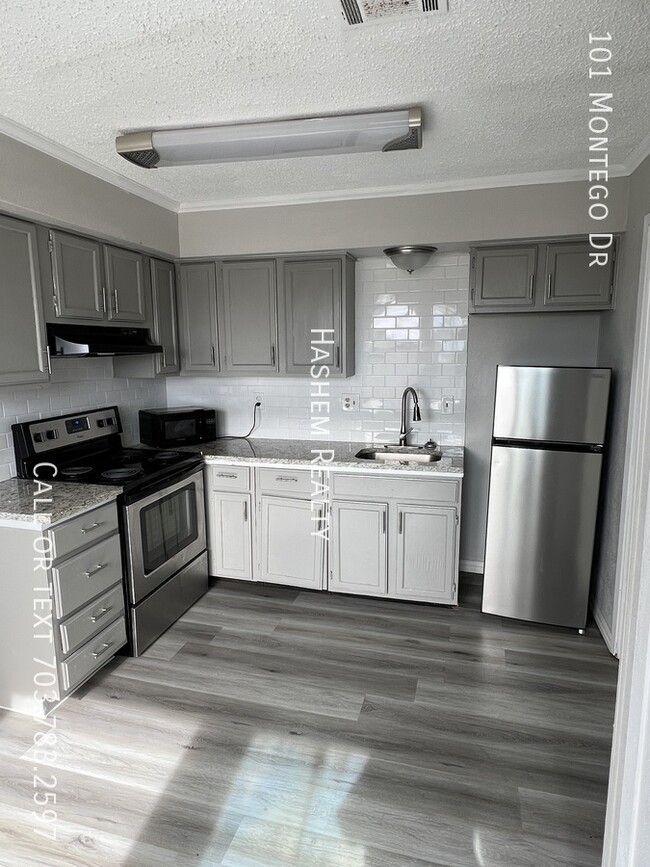 Building Photo - Beautiful & Spacious Duplex 3 Bedrooms 2 B...