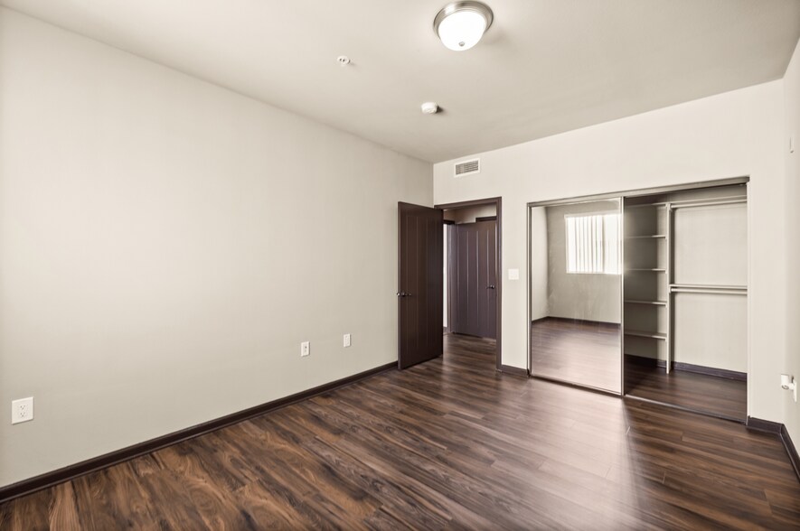 Building Photo - Le Blanc Apartments