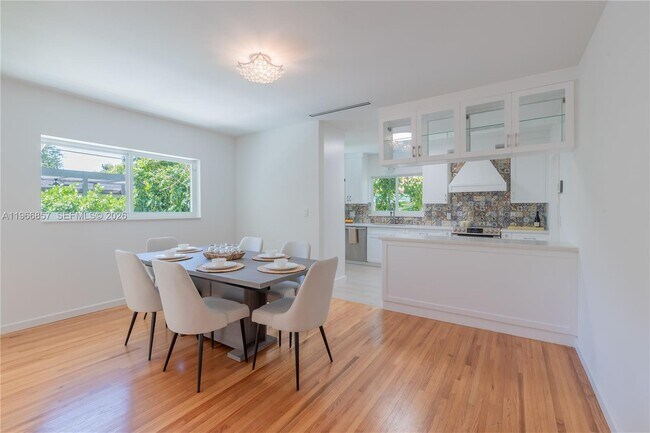 Building Photo - 920 Alava Ave