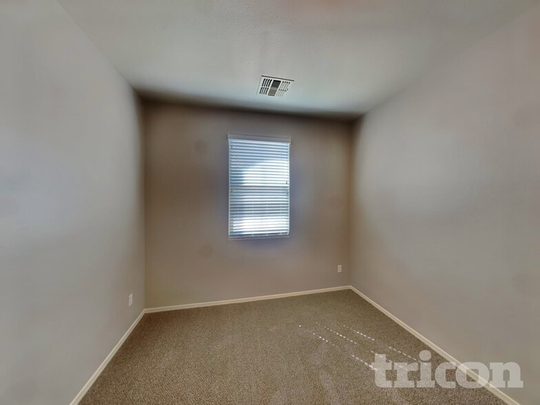 Building Photo - 41038 W Portis Dr