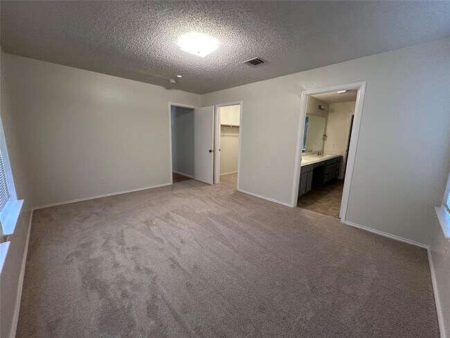 Building Photo - 109 Simpson Ave