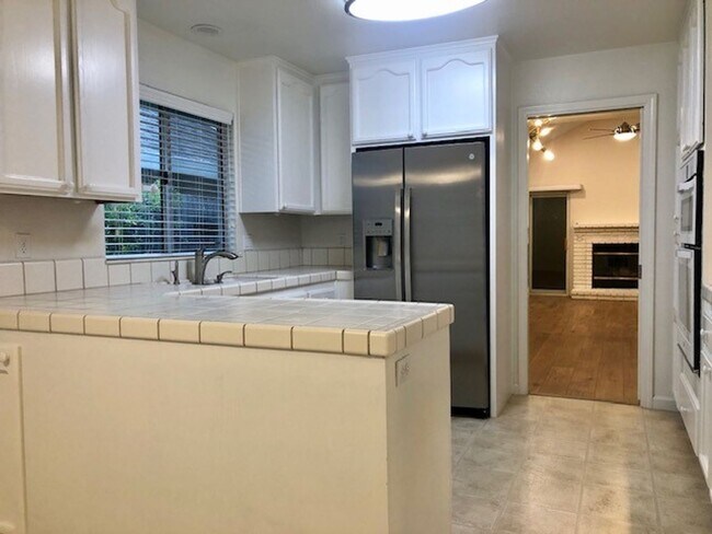 Building Photo - Charming and Spacious Home in Carmichael