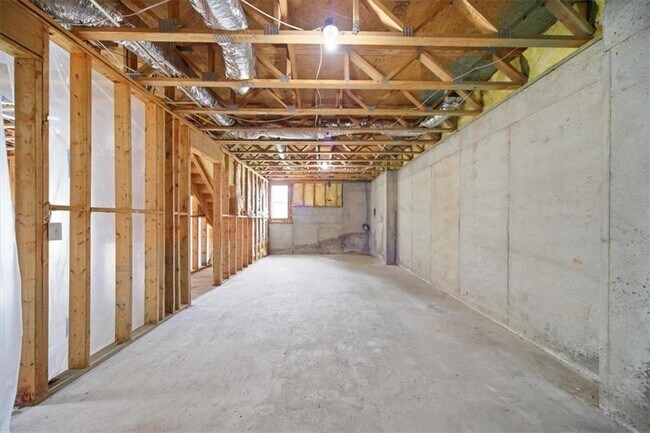 Building Photo - 2000 Millstone Dr SW