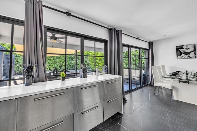 Building Photo - 560 NW 116th Terrace