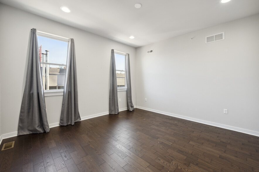 Bedroom - 1932 Alter St