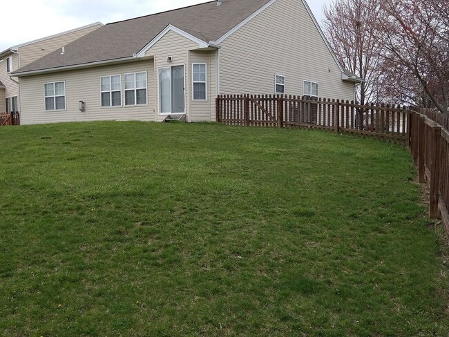 Building Photo - Your Next home is on a quiet cul-de-sac in Beavercreek!