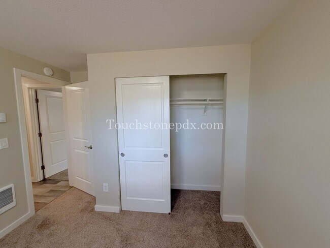 Building Photo - 119 SE Sweetbriar Ln