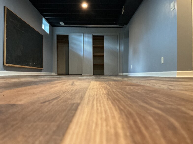 Building Photo - 127 Wesgaye St