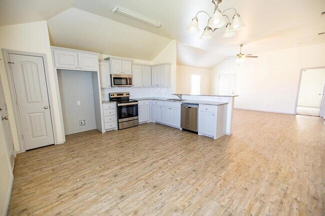 Building Photo - 1406 Kingston St