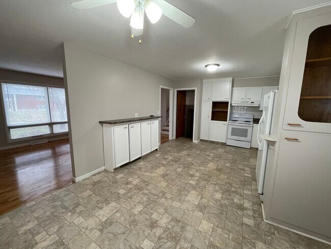 Building Photo - 38 Kellwood Dr
