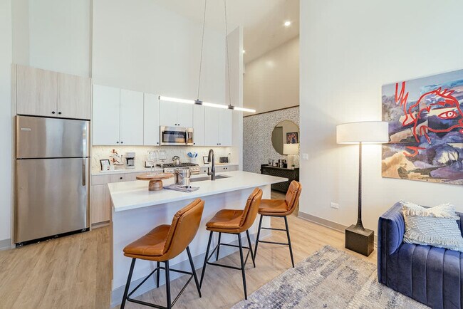 Building Photo - 1954 W North Ave