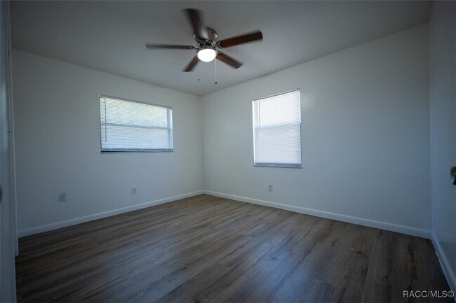 Building Photo - 68 W Sugarberry Ln