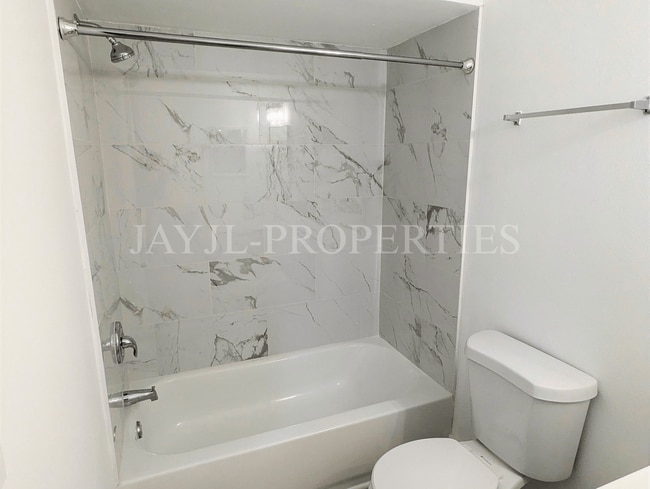 Building Photo - 1997 Bonneville Dr