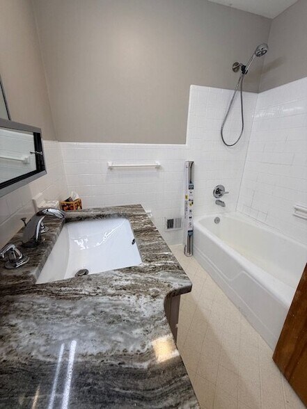 Building Photo - 3807 Leland Rd