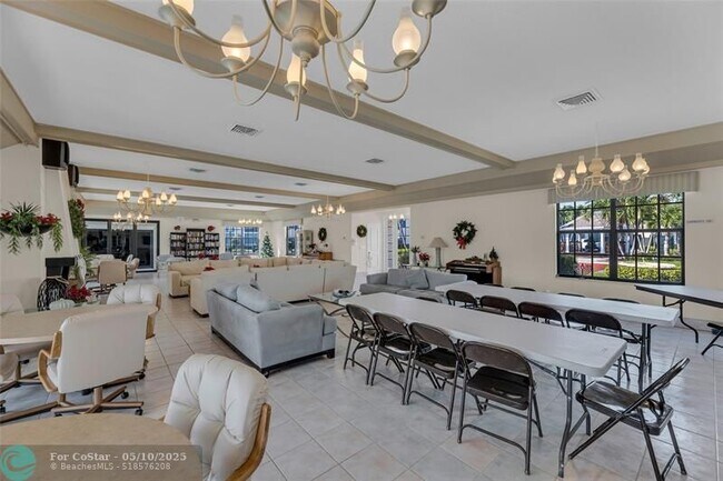 Building Photo - 160 Cypress Club Dr